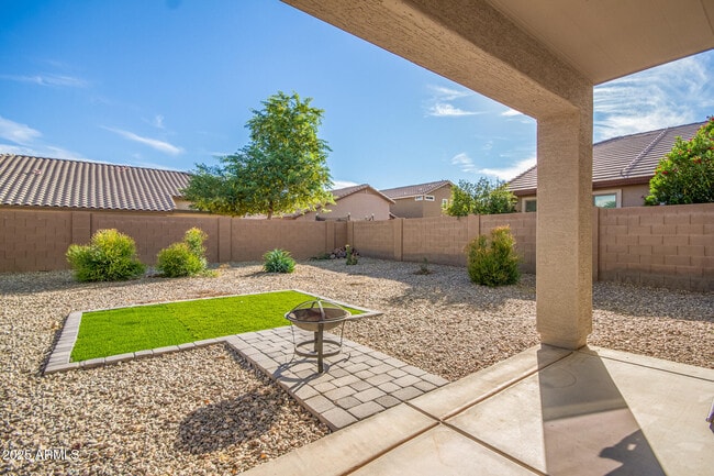 Photo - 25577 W Whyman St