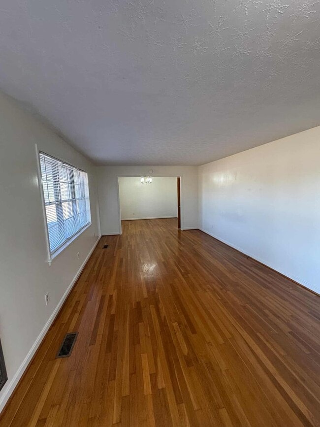 Photo - Beautiful 3 Bedroom and 2 Bath House