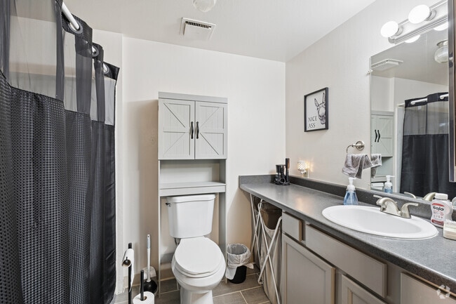 1 habitación, 1 baño - 588 pies cuadrados - Baño - Kipling Townhomes