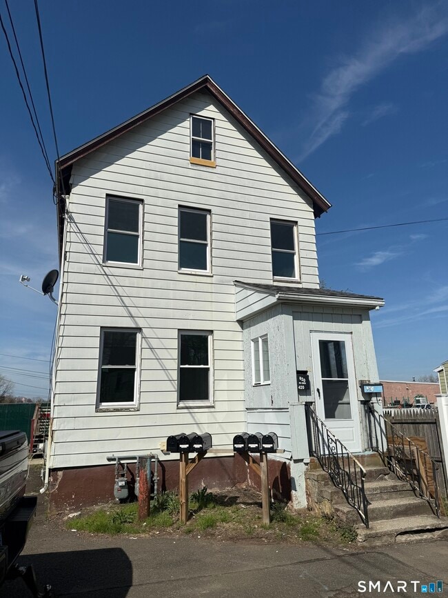 Building Photo - 420 Short Beach Rd