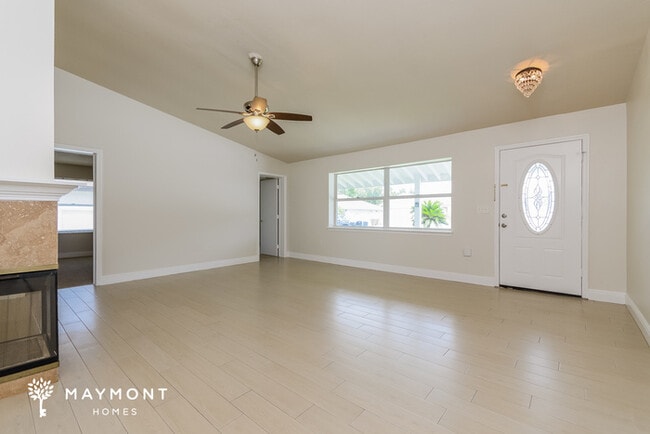 Photo - 335 Medina Ct