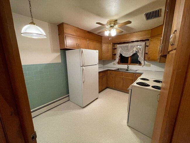 Building Photo - 125 S 4th St Unit Apt A