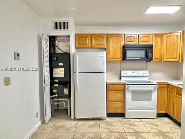 Photo - 1412 SW 41st Ave Unit Front