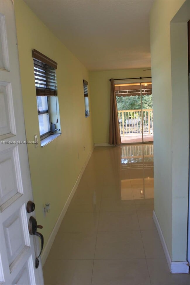 Photo - 971 E 18th St Unit 2