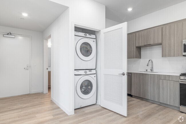 3BR, 2BA - 1,217SF - Laundry