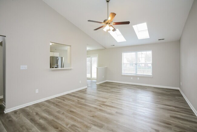 Photo - 221 Pennwood Ln