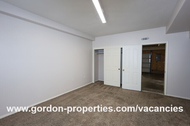 Photo - NE Halsey St - 2 bedroom townhouse with de...