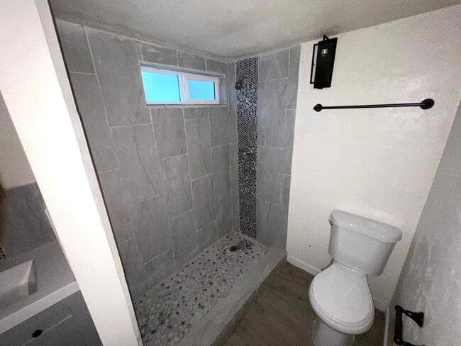 Building Photo - 4402 E Seneca St