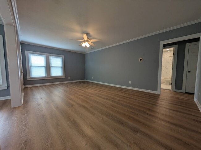 Building Photo - 1112 Ave M 1/2