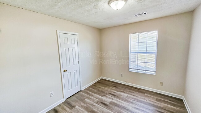 Photo - 263 Marsh Glen Dr