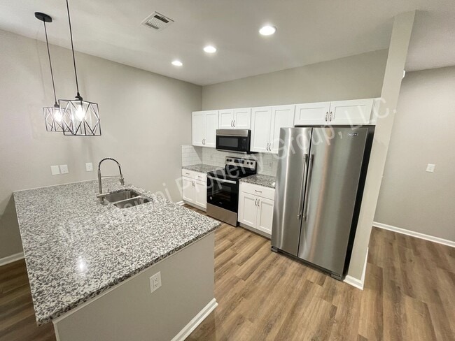 Photo - 5BD/5.5BA FOR RENT IN ROWANDALE