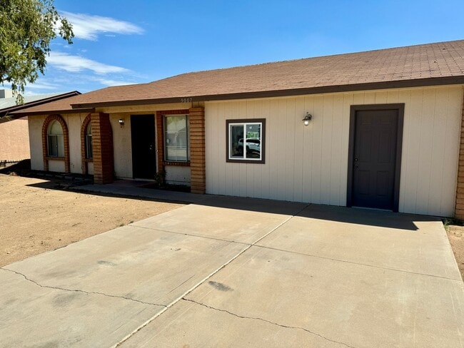 Photo - Fantastic 3 Bedroom/2 Bath Single Level Home! Schedule a Showing Today!