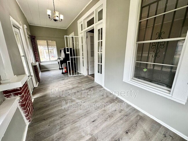 Photo - 3616 Maple Ave SW