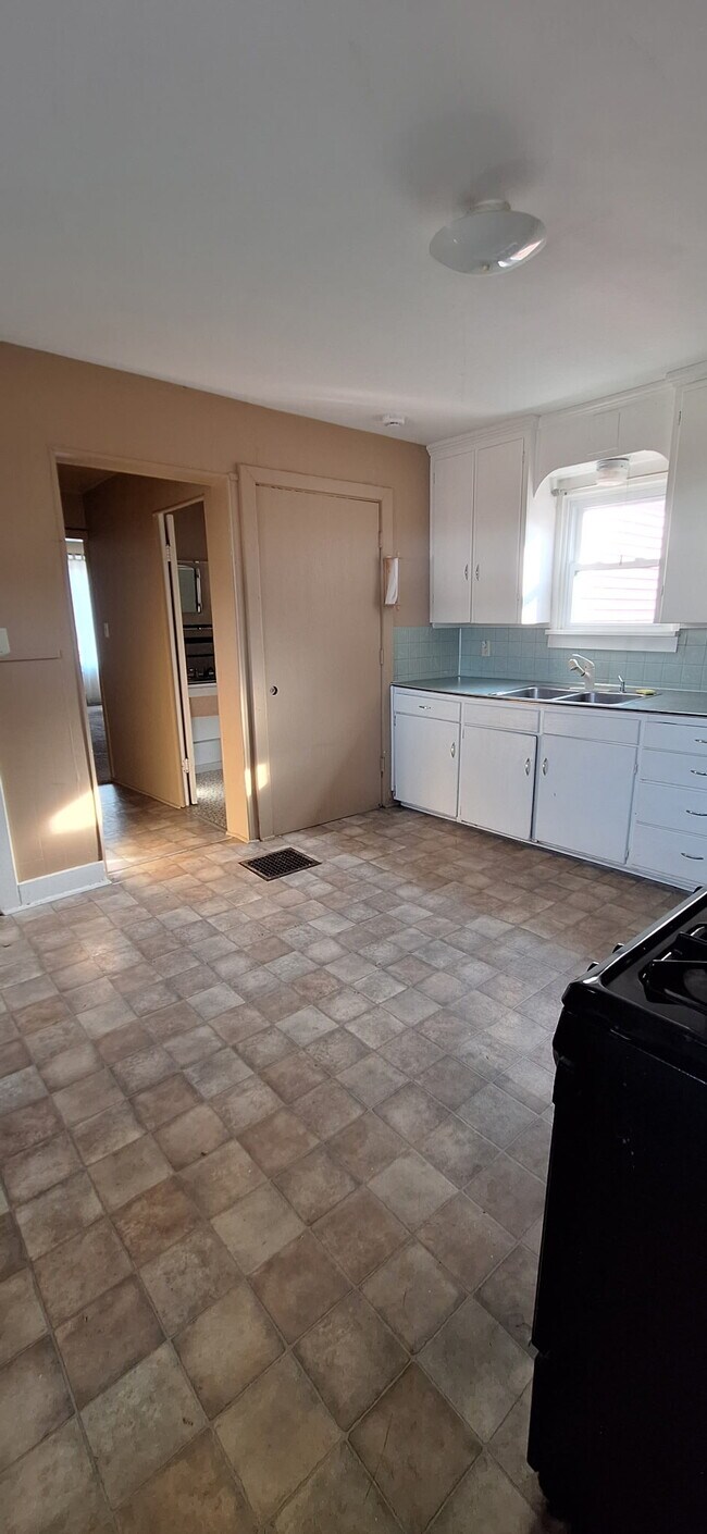 Photo - 429 N State St