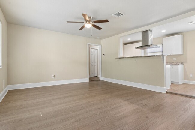 Photo - 216 Bearle St