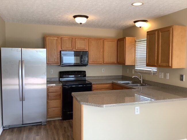 Photo - 492 Candleglow Rd