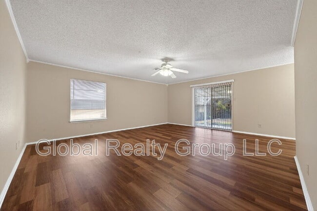 Photo - 4834 Sorrento