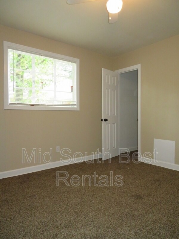 Photo - 1568 Michael St