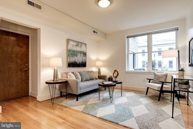 Photo - 809 Otis Pl NW Unit 104