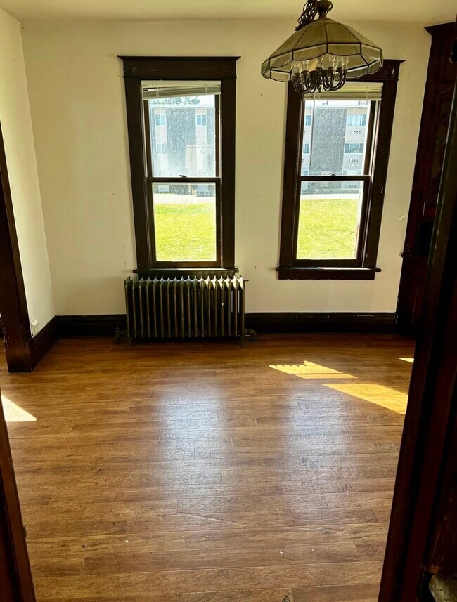 Photo - 308 7th St S