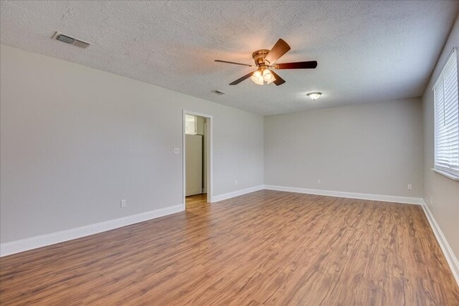 Photo - 608 Cedarwood Ct