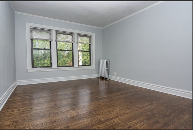 Photo - 121 E 71st St