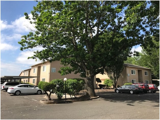 Building Photo - Royal Oaks Apartments