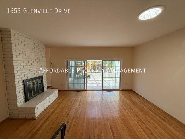 Photo - 1653 Glenville Dr