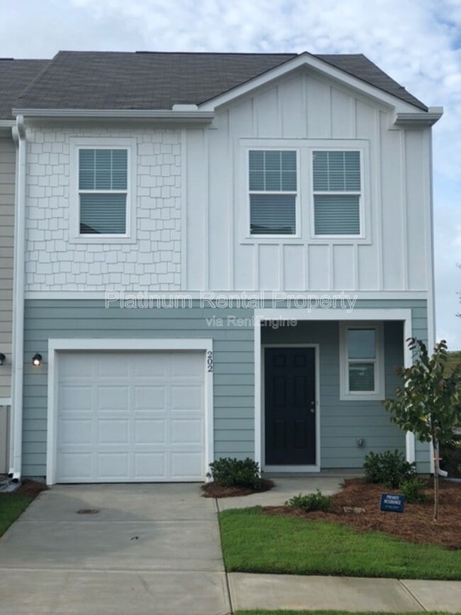 Building Photo - 202 Grand Central Wy