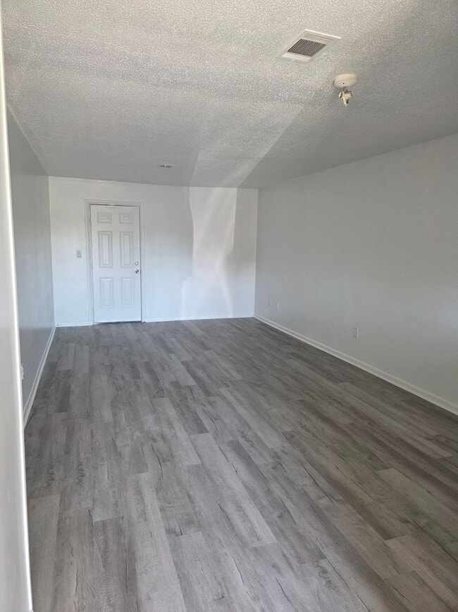 Photo - 2 BR j Unidad B