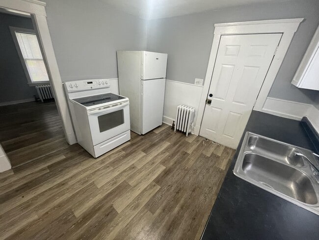 Building Photo - 555 Highland Ave Rental
