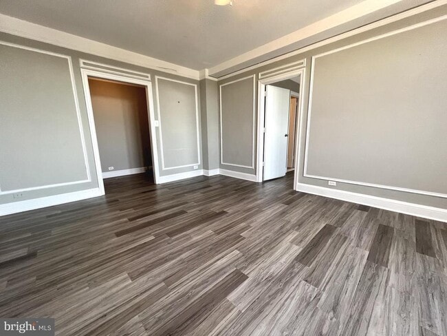 Photo - 2031 Locust St Unidad 701