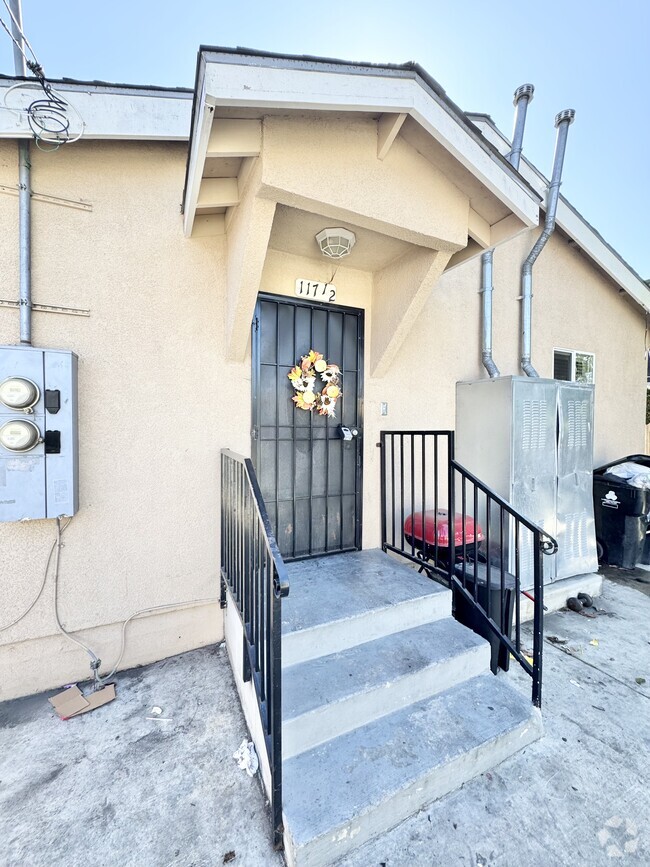 Building Photo - 117 W. 94th St. Los Angeles , CA 90003 Unit 1 Rental