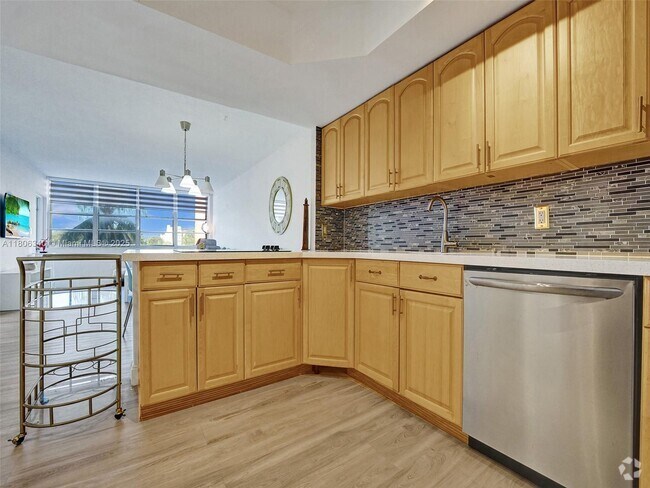 Building Photo - 1351 NE Miami Gardens Dr Unit 203E Rental
