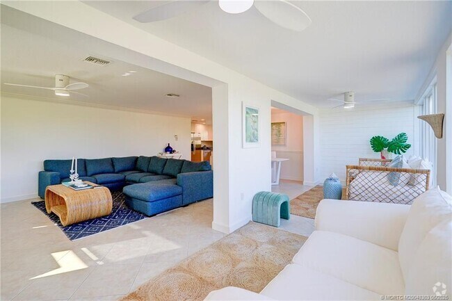 Building Photo - 3541 NE Ocean Blvd Unit 19 Rental