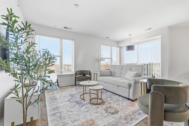 Building Photo - 1121 Laurel St