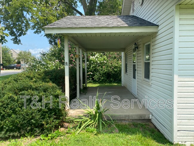 Photo - 1389 S Marion St