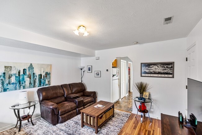 Photo - 1637 Talon Dr