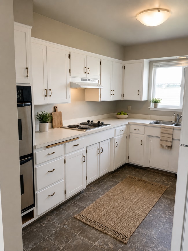Photo - Big Home, Big Possibilities! 6 bed 2 bath in Selah!