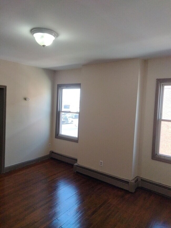 Building Photo - 474 Wethersfield Ave