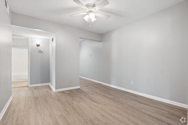 2BR, 1BA - 1,000SF - Dining Room