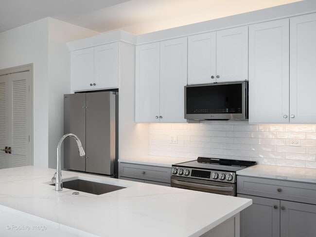 Photo - 3202 N Racine Ave Unit #301