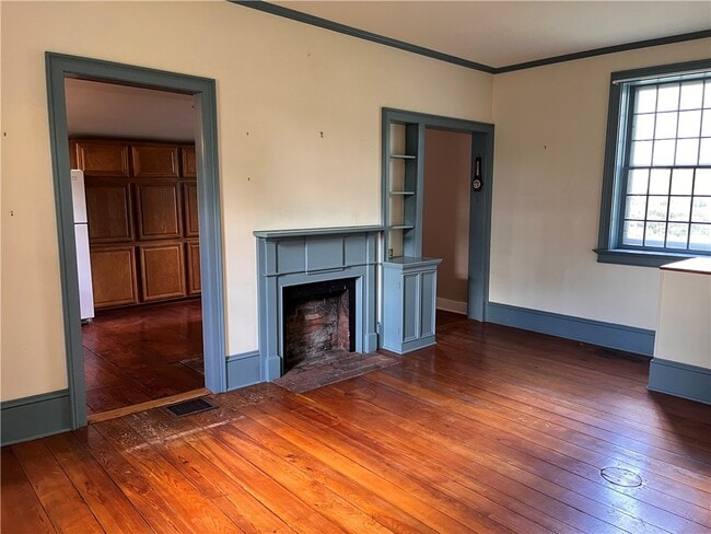 Building Photo - 410 N Main St