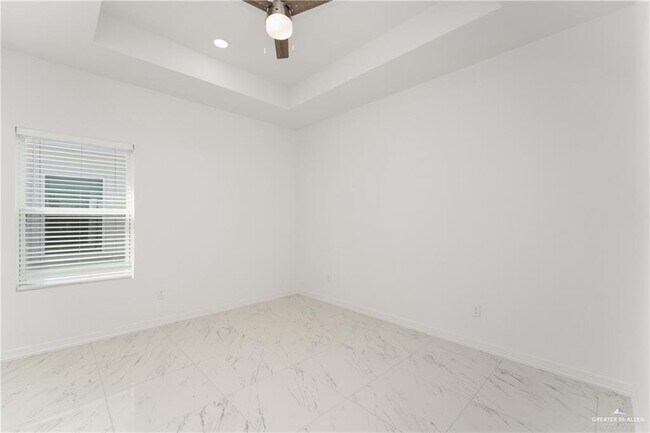 Photo - 11 Notre Dame Ave Unidad 2