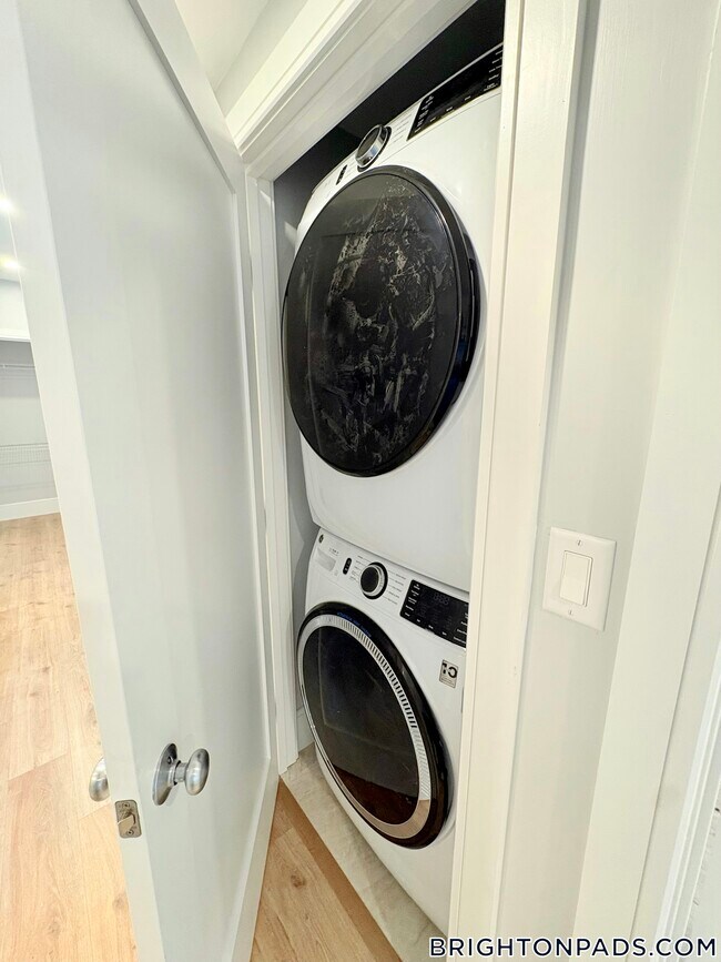 Photo - 124 Kenrick St Unit 2