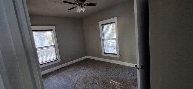 Foto principal - 216 NE Douglas St Unidad #1