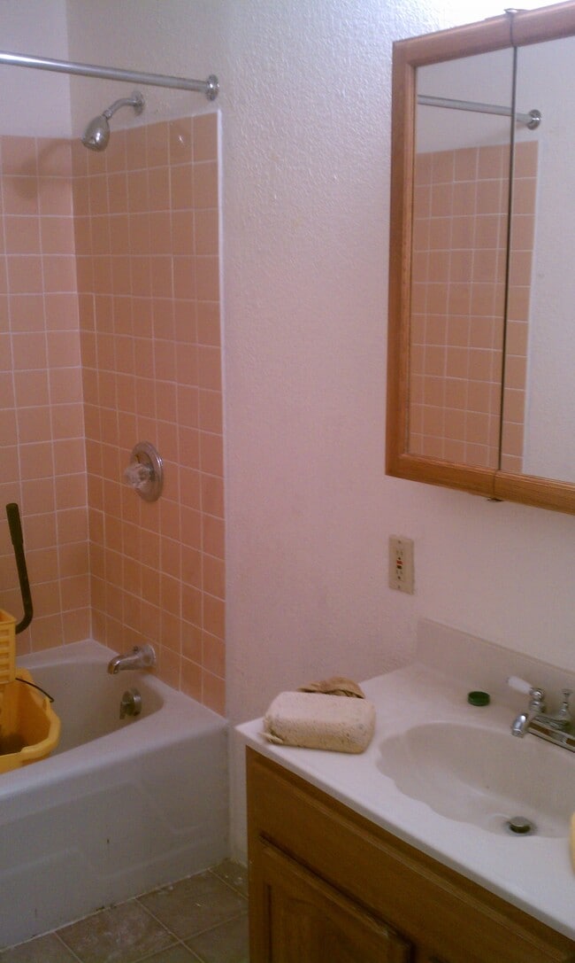 Building Photo - 94 E Alvord St Unit 94