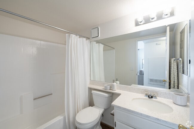 2BR, 2BA - 580SF - Second Bathroom