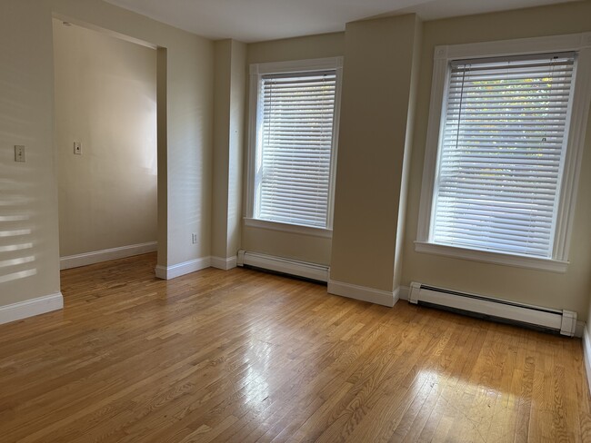 Photo - 18 Holmes St