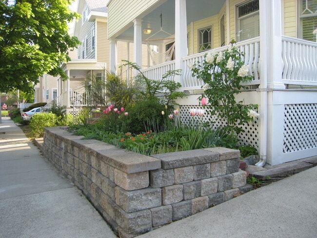 Building Photo - 25 Leonard St Unit 1